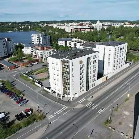 Valoisa Huoneisto Parvekkeella Ja Jaervinaekoealalla Hameenlinna