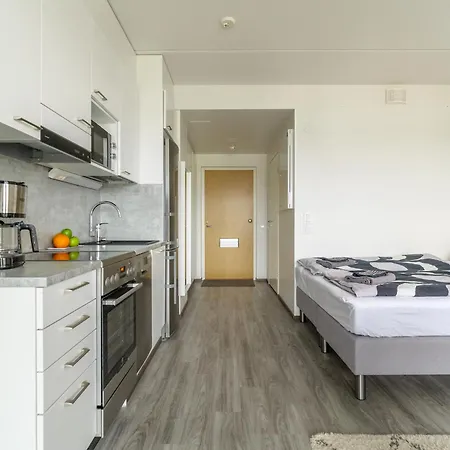 Valoisa Parvekkeella Ja Jaervinaekoealalla * Hämeenlinna