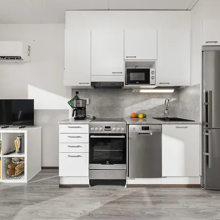 Apartman Valoisa Parvekkeella Ja Jaervinaekoealalla *