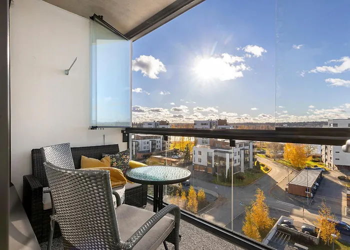 Valoisa Parvekkeella Ja Jaervinaekoealalla Appartement Hämeenlinna