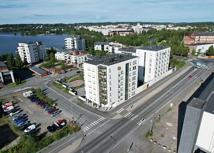 Valoisa Parvekkeella Ja Jaervinaekoealalla Hämeenlinna